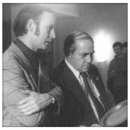 Claus Rose auf einer Ausstellung 1978